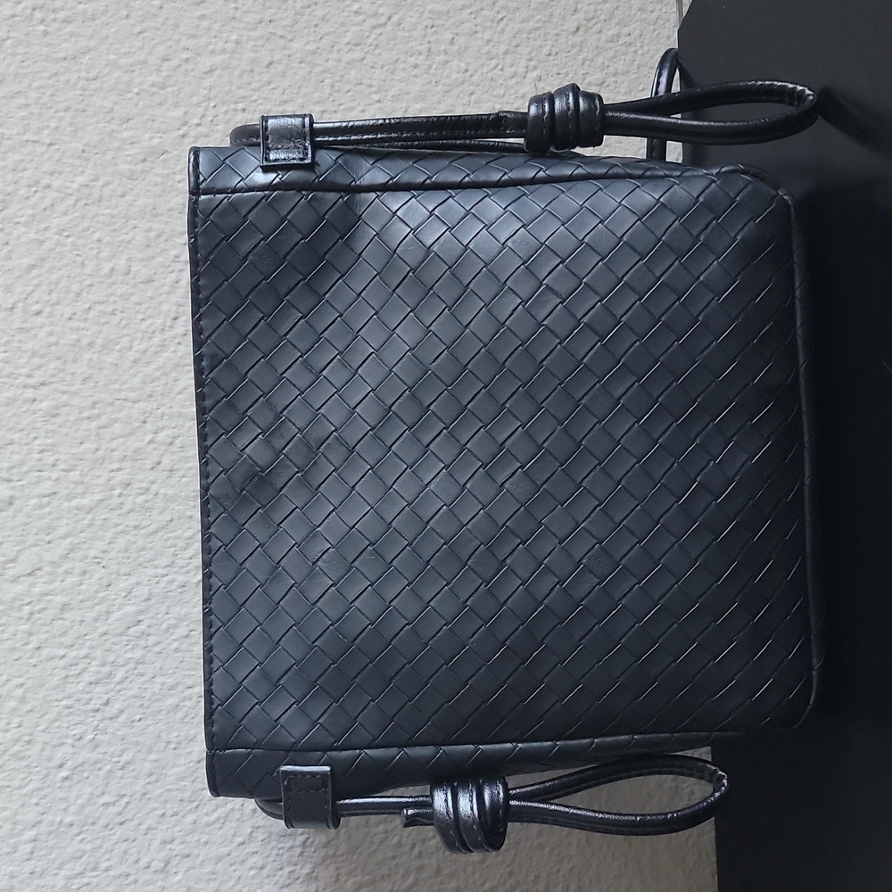 Universal Thread crossbody bag.